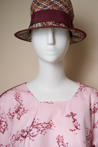Rosafarbene Bluse mit japanischem Blütenprint