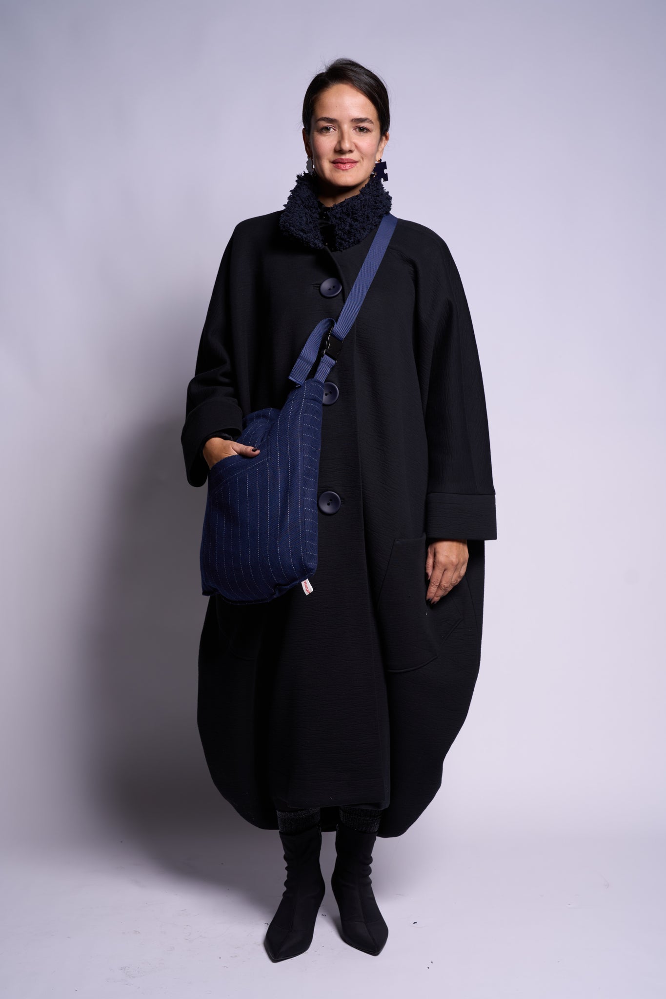 Investment-Mantel Nika