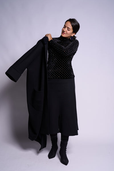 Investment-Mantel Nika